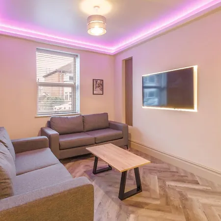 Host&stay - Minster View *